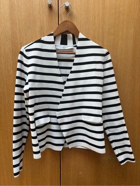 Simons contemporaire Women's Black & White Striped Open Front Jacket